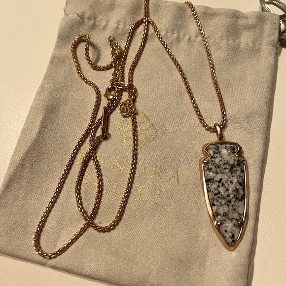 Kendra Scott Jewelry - Kendra Scott Kimmy Arrowhead Pendant Necklace in Rose Gold